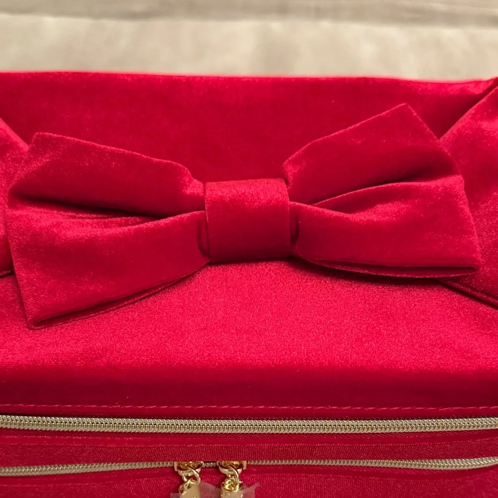 Estee’ Lauder Red Velvet Makeup Box with Bow, two compartments